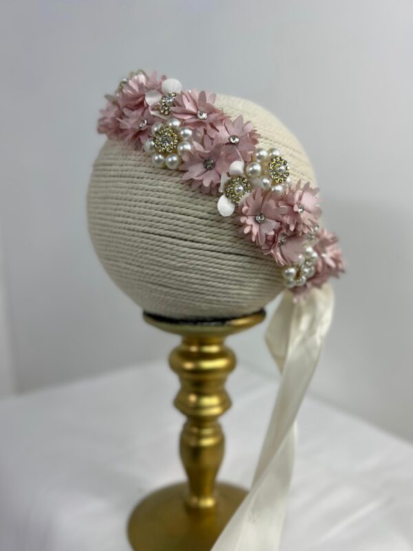 Diadema floral rosa con perlas y cristales