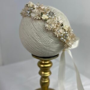 Diadema crema con flores, perlas y cristales