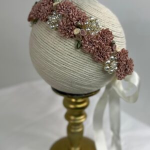Diadema rosa rústico con flores rizadas