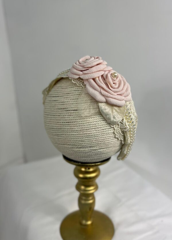 Tocado floral vintage en rosa empolvado