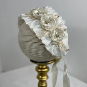 Diadema con flores marfil y cintas