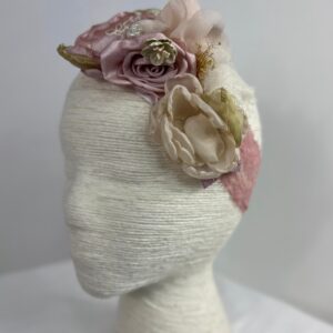 Diadema tocado floral vintage en tonos marfil y rosa antiguo