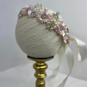 Diadema corona de flores rosa pastel con perlas y pedrería