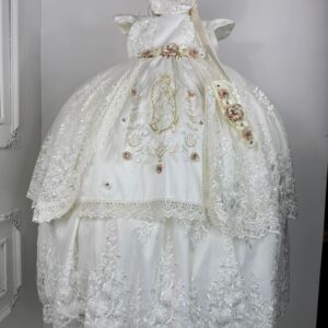 Modelo Guadalupe Gala Ivory