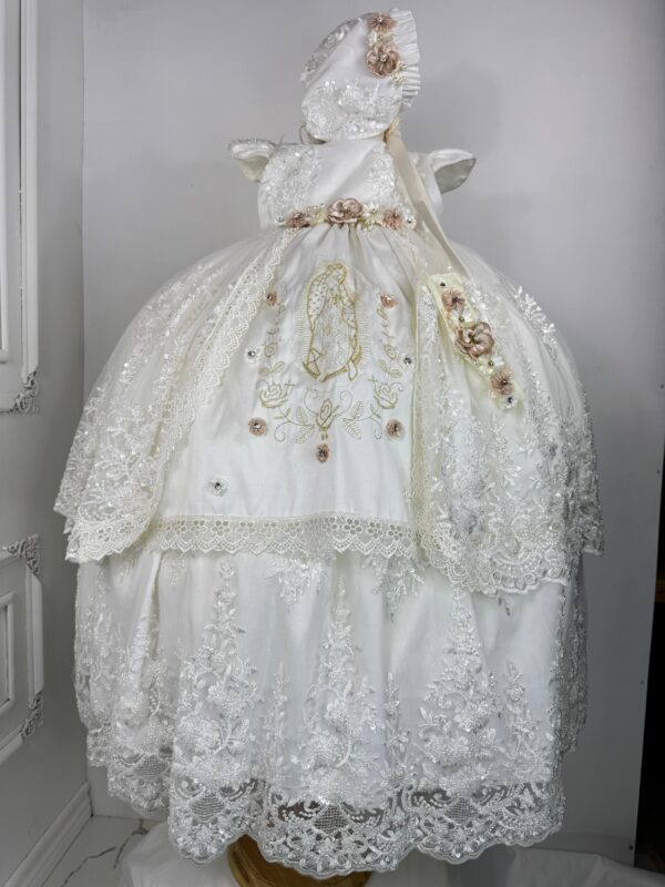 Modelo Guadalupe Gala Ivory